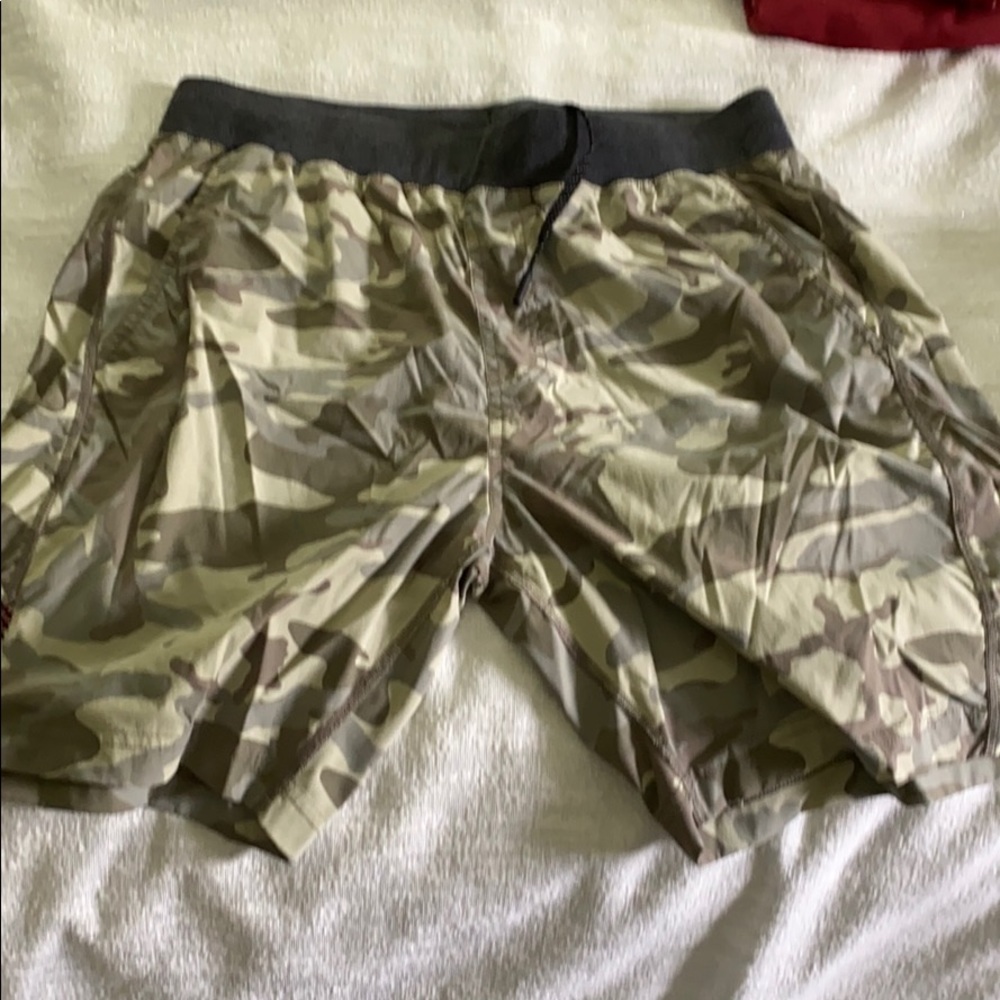 Men’s RHONE camo shorts
